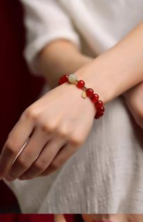 蛇年红玛瑙手链女款和田玉福牌属蛇生肖本命年六合护身符手串礼物